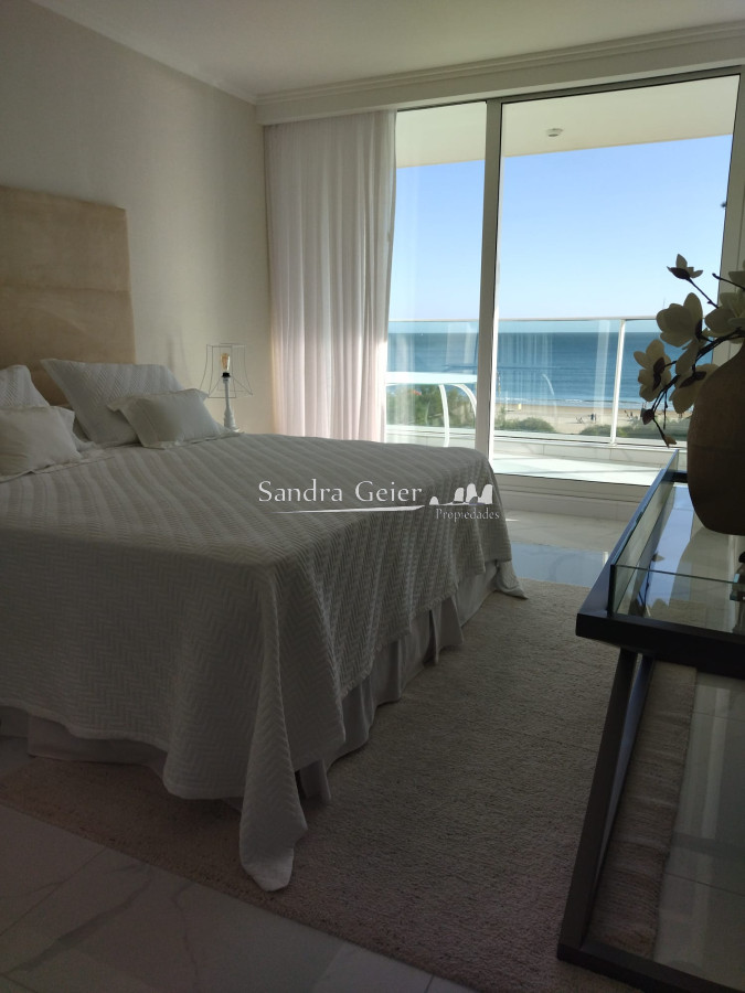 Apartamento ID.1751 - VENTA DE HERMOSO APARTAMENTO, 3 DORMITORIOS EN SUITE,  FRENTE A PLAYA MANSA.