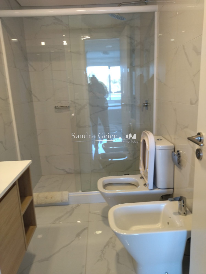 Apartamento ID.1751 - VENTA DE HERMOSO APARTAMENTO, 3 DORMITORIOS EN SUITE,  FRENTE A PLAYA MANSA.