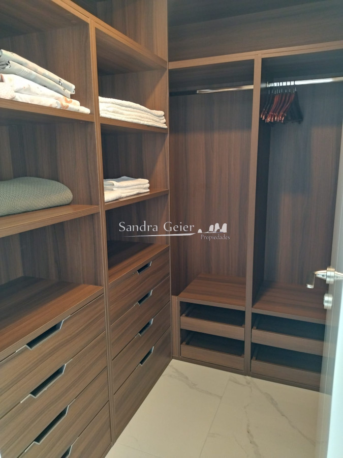 Apartamento ID.1751 - VENTA DE HERMOSO APARTAMENTO, 3 DORMITORIOS EN SUITE,  FRENTE A PLAYA MANSA.