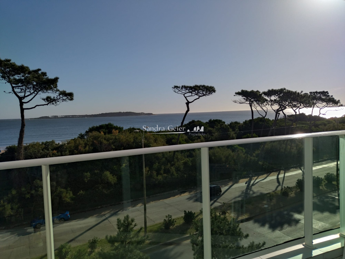 Apartamento ID.1751 - VENTA DE HERMOSO APARTAMENTO, 3 DORMITORIOS EN SUITE,  FRENTE A PLAYA MANSA.