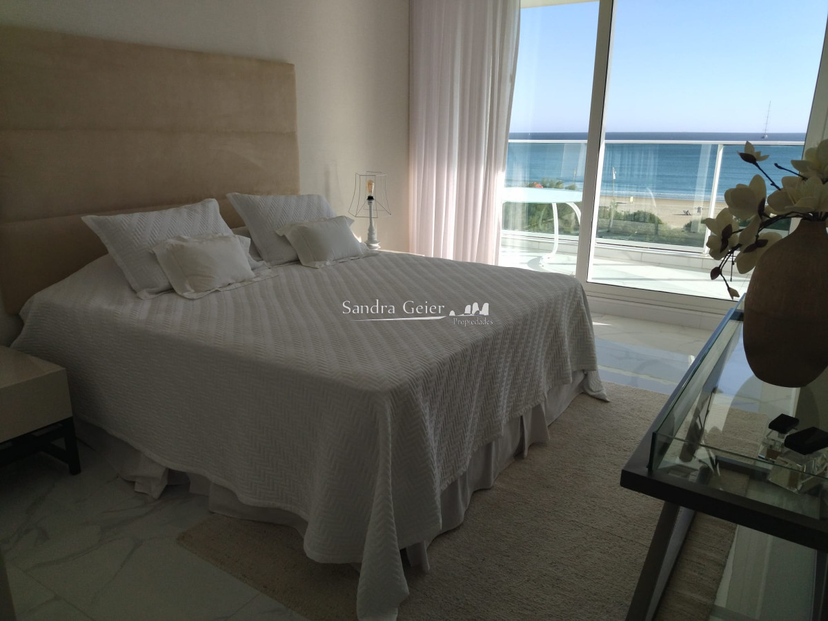 Apartamento ID.1751 - VENTA DE HERMOSO APARTAMENTO, 3 DORMITORIOS EN SUITE,  FRENTE A PLAYA MANSA.