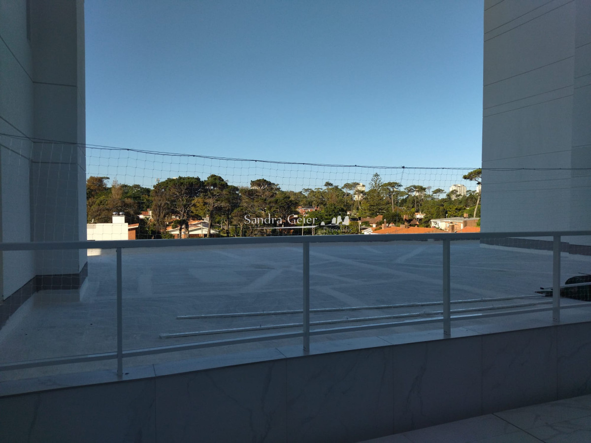 Apartamento ID.1751 - VENTA DE HERMOSO APARTAMENTO, 3 DORMITORIOS EN SUITE,  FRENTE A PLAYA MANSA.