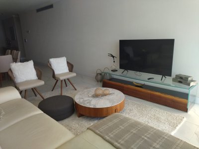 Apartamento ID.1751 - VENTA DE HERMOSO APARTAMENTO, 3 DORMITORIOS EN SUITE,  FRENTE A PLAYA MANSA.