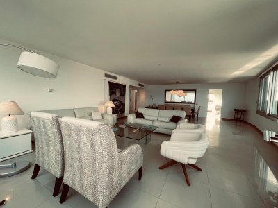 Apartamento ID.1884 - ALQUILER POR TEMPORADA DE APARTAMENTO EN TORRE DE CATEGORIA PRIMERA LINEA BRAVA