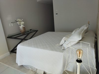 Apartamento ID.1751 - VENTA DE HERMOSO APARTAMENTO, 3 DORMITORIOS EN SUITE,  FRENTE A PLAYA MANSA.