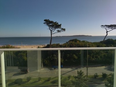 Apartamento ID.1751 - VENTA DE HERMOSO APARTAMENTO, 3 DORMITORIOS EN SUITE,  FRENTE A PLAYA MANSA.