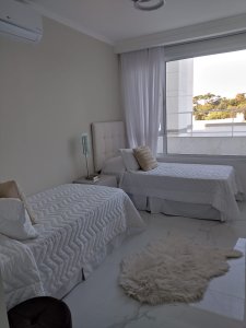 Apartamento ID.1751 - VENTA DE HERMOSO APARTAMENTO, 3 DORMITORIOS EN SUITE,  FRENTE A PLAYA MANSA.
