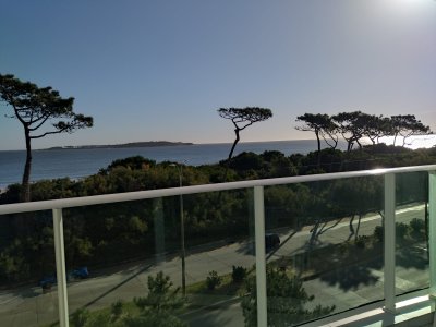 Apartamento ID.1751 - VENTA DE HERMOSO APARTAMENTO, 3 DORMITORIOS EN SUITE,  FRENTE A PLAYA MANSA.