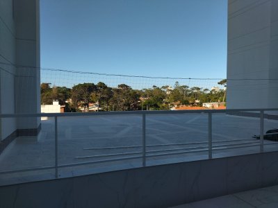 Apartamento ID.1751 - VENTA DE HERMOSO APARTAMENTO, 3 DORMITORIOS EN SUITE,  FRENTE A PLAYA MANSA.
