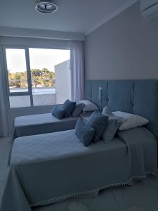 Apartamento ID.1751 - VENTA DE HERMOSO APARTAMENTO, 3 DORMITORIOS EN SUITE,  FRENTE A PLAYA MANSA.