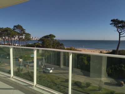 Apartamento ID.1751 - VENTA DE HERMOSO APARTAMENTO, 3 DORMITORIOS EN SUITE,  FRENTE A PLAYA MANSA.