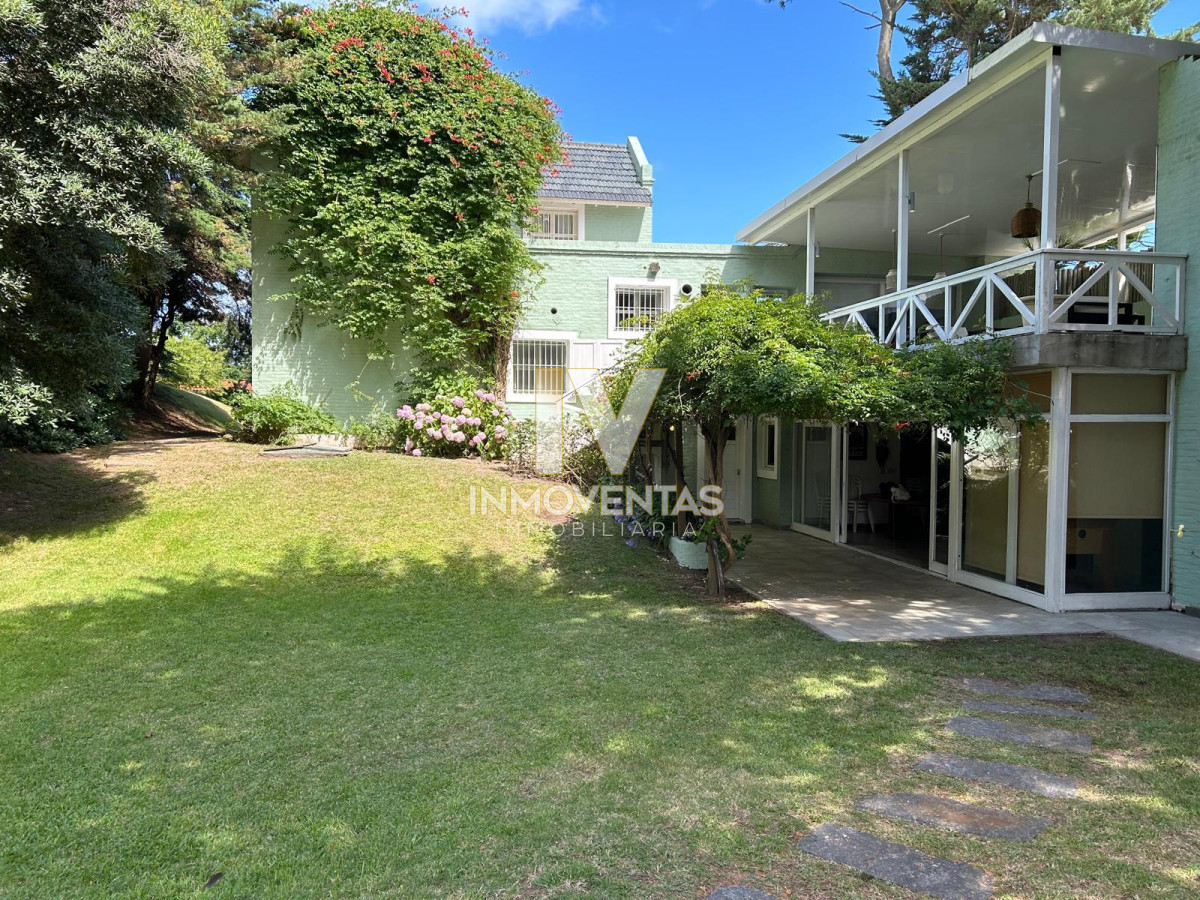 Casa ID.1028 - Hermosa Casa en Playa Mansa consulte!!!!