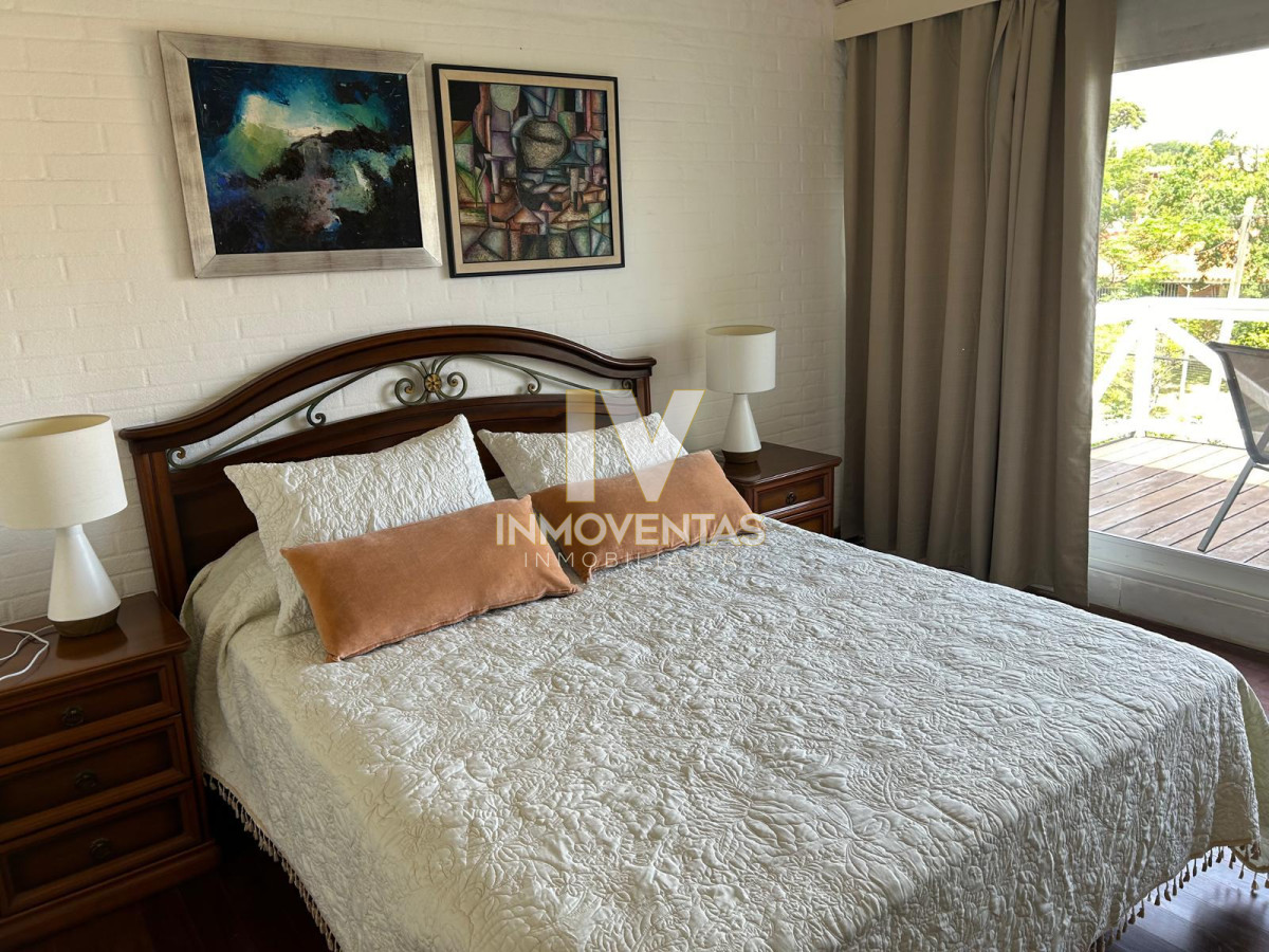 Casa ID.1028 - Hermosa Casa en Playa Mansa consulte!!!!