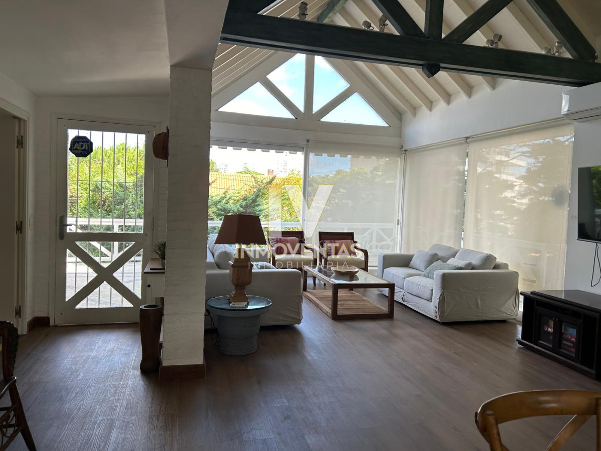 Casa ID.1028 - Hermosa Casa en Playa Mansa consulte!!!!