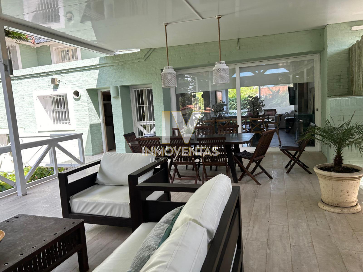 Casa ID.1028 - Hermosa Casa en Playa Mansa consulte!!!!