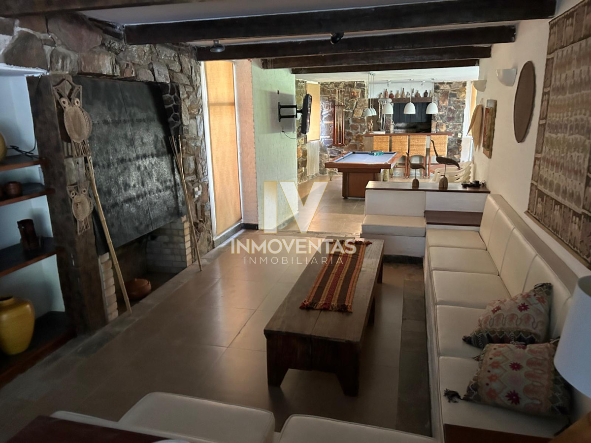 Casa ID.1028 - Hermosa Casa en Playa Mansa consulte!!!!