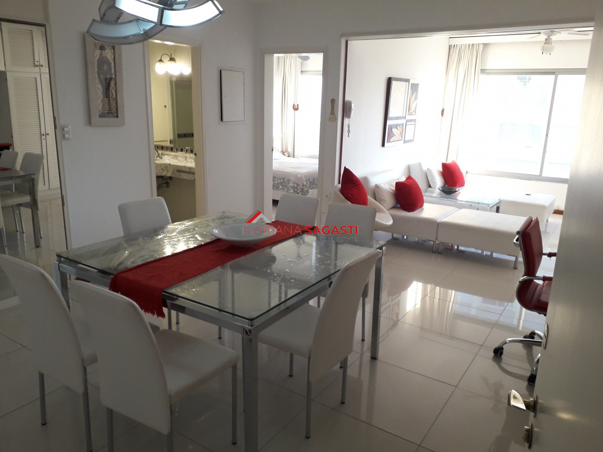 Apartamento ID.3804 - edificio a metros de playa brava 
