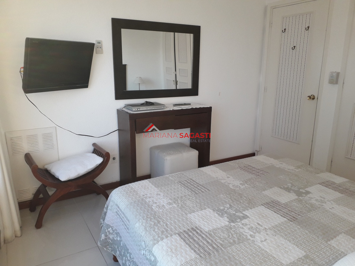 Apartamento ID.3804 - edificio a metros de playa brava 