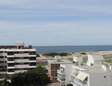 Vende Apartamento de 3 dormitorios en Icon Tower, Punta del Este  - NDM25526A
