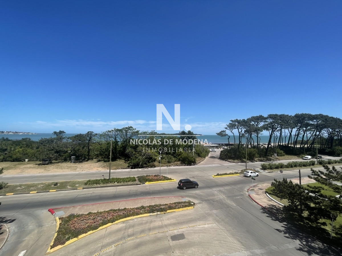 Departamento de 2 dormitorios en venta frente a Playa Mansa.  - NDM17148A