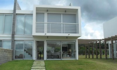 VENTA DE HERMOSA CASA 3 DORMITORIOS, 3 BAÑOS, 1 SUITE EN COMPLEJO SILENTE