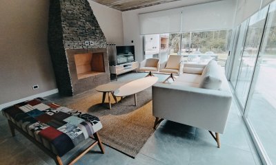 Espectacular casa en barrio Solanas, venta