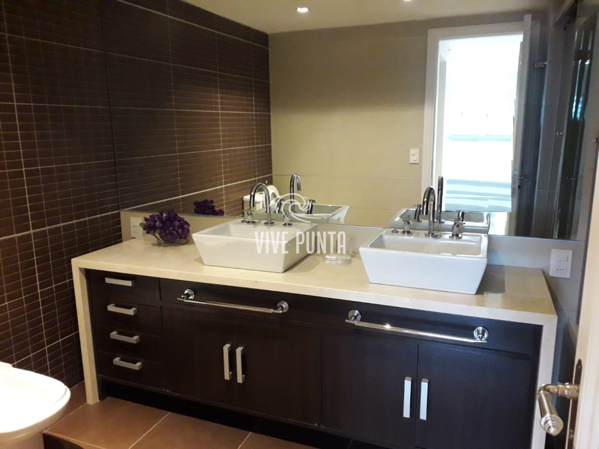 Apartamento ID.747 - frente a playa brava 