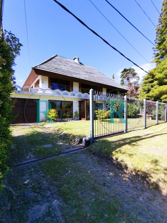 Casa ID.1771 - VENTA DE HERMOSA CASA EN BARRIO PINARES - 3 DORMITORIOS - 