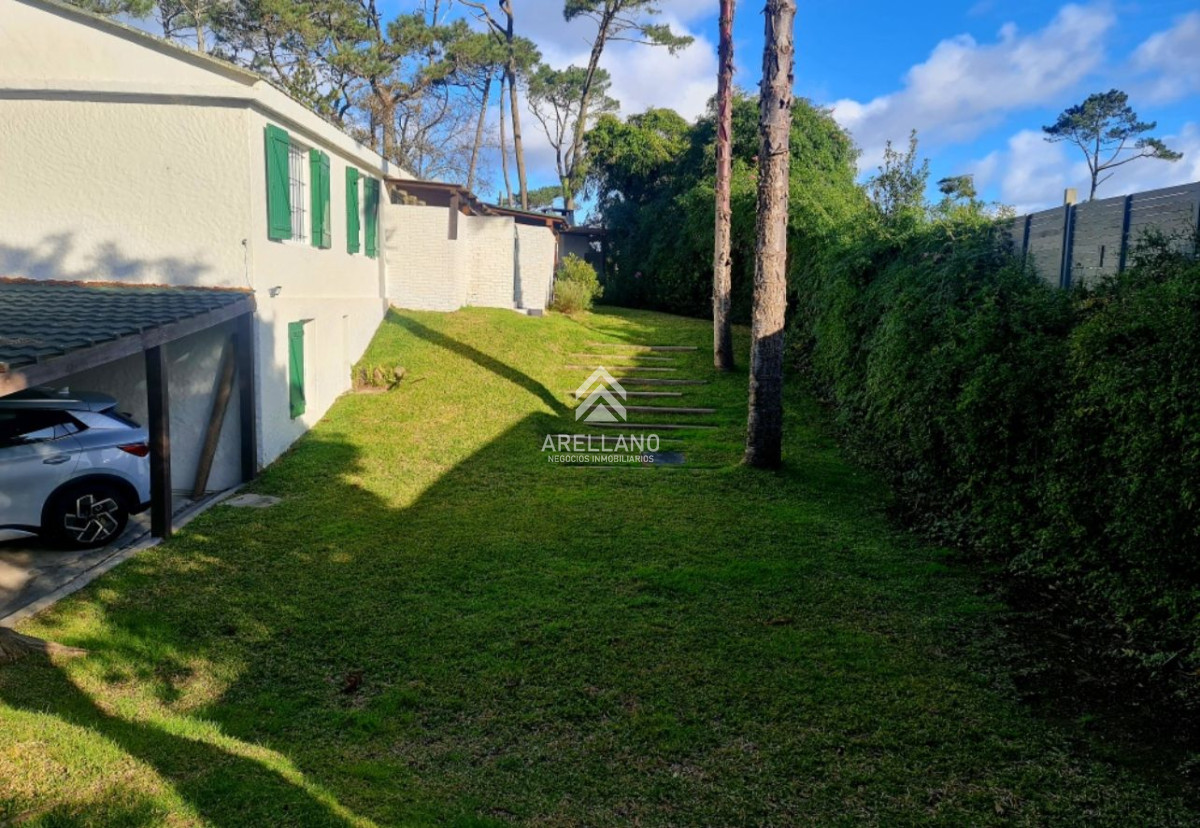Casa ID.2733 - Venta casa 3 dormitorios y dependencia Pinares 