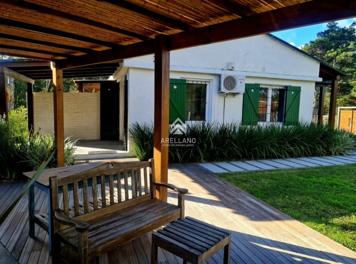 Casa ID.2733 - Venta casa 3 dormitorios y dependencia Pinares 
