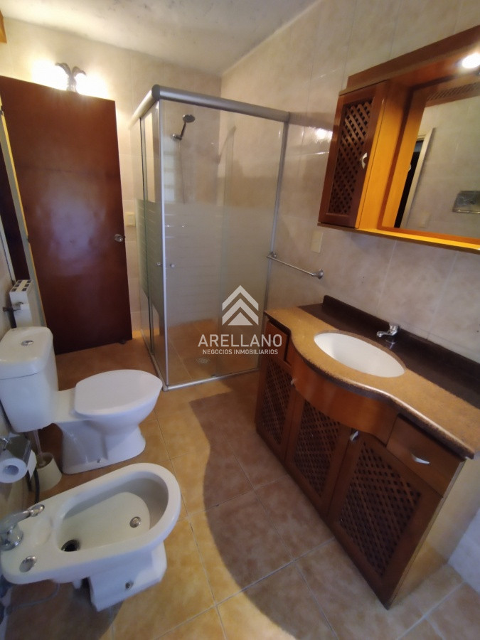 Casa ID.3306 - VENTA DE CASA EN BARRIO PINARES - 3 DORMITORIOS - 
