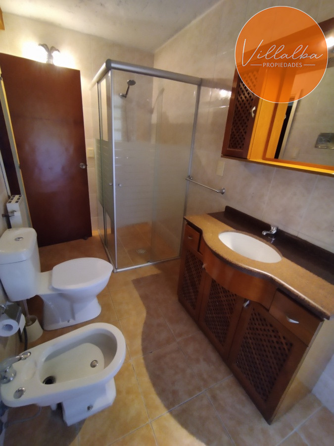 Apartamento ID.2920 - VENTA DE HERMOSA CASA EN BARRIO PINARES - 3 DORMITORIOS - 