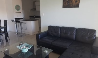 apartamento en zona de Aidy Grill con parrillero en Terraza