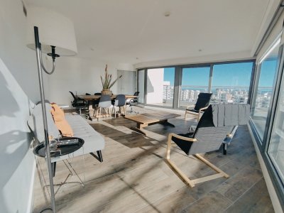 VENTA DE HERMOSO PENTHOUSE DE 2 DORMITORIOS CON BAÑOS EN SUITE, HERMOSA VISTA MANSA Y BRAVA..