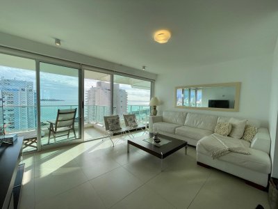 OPORTUNIDAD Apartamento en venta 3 suites playa mansa torre de categoria Punta del Este