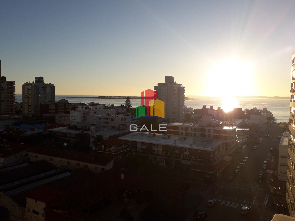 Apartamento ID.1266 - edificio a metros de playa brava 