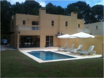 casa en impecable estado zona de punta ballena