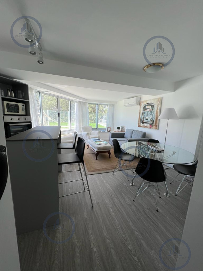 Apartamento de 1 dormitorio en alquiler anual en torre moderna con servicios — fotografía 1
