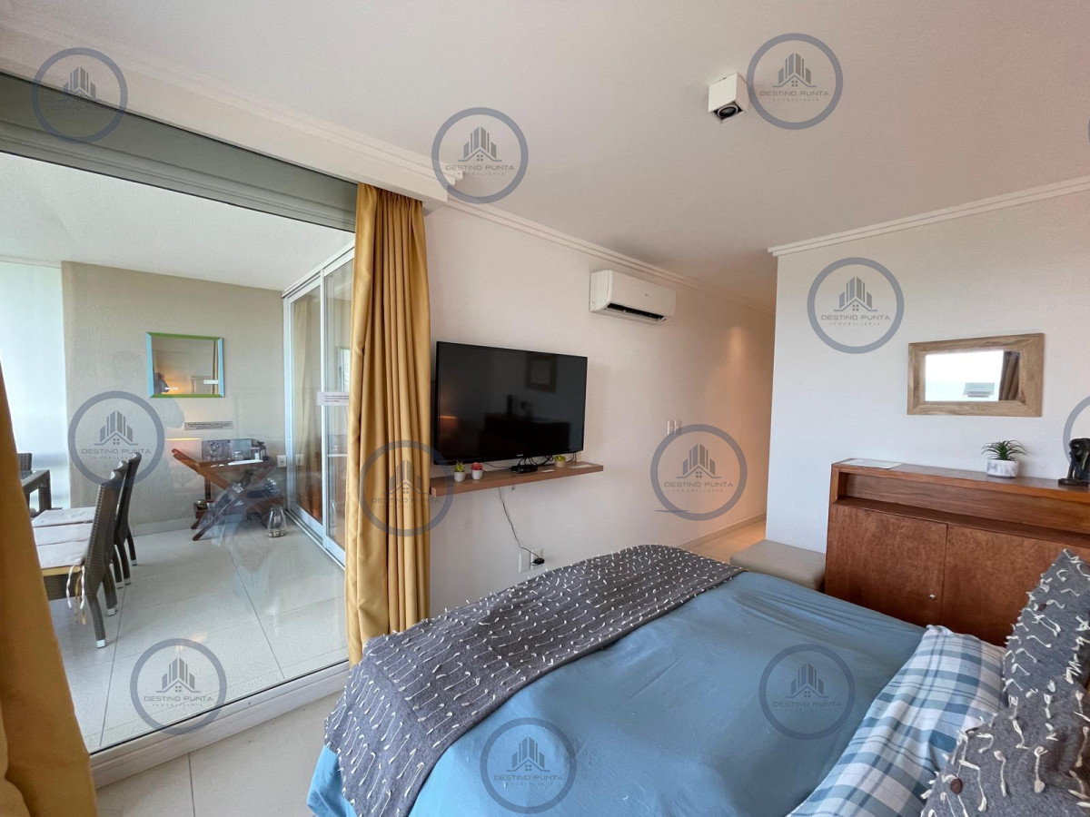 Apartamento ID.2878 - Apartamento de 2 Dormitorios en Primera Línea de Playa Mansa, en Punta del Este 