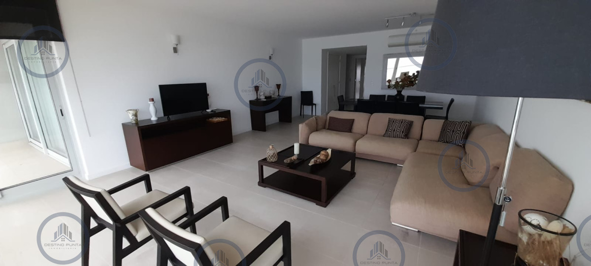 Moderno Apartamento de 2 Dormitorios más Dependencia en Torre Le Parc, Playa Brava — fotografía 2
