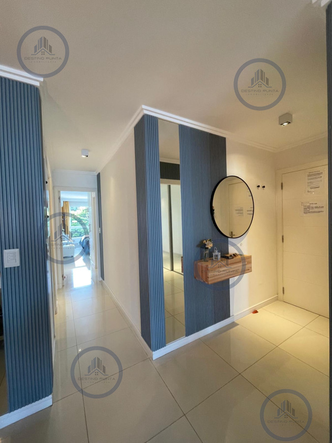 Apartamento ID.2878 - Apartamento de 2 Dormitorios en Primera Línea de Playa Mansa, en Punta del Este 