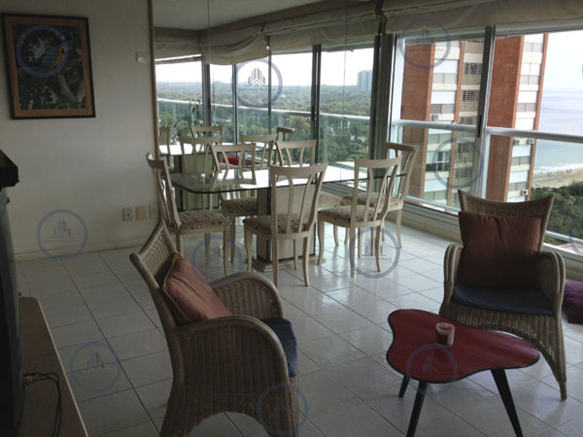 Apartamento ID.3314 - Apartamento en segunda linea de playa mansa 2 dormitorios y 2 baños
