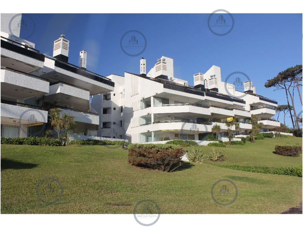 Apartamento de 3 Dormitorios Frente al Mar, Playa Mansa Punta del Este — fotografía 1