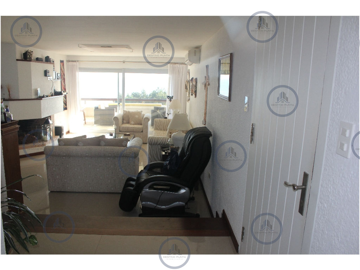 Apartamento de 3 Dormitorios Frente al Mar, Playa Mansa Punta del Este — fotografía 2