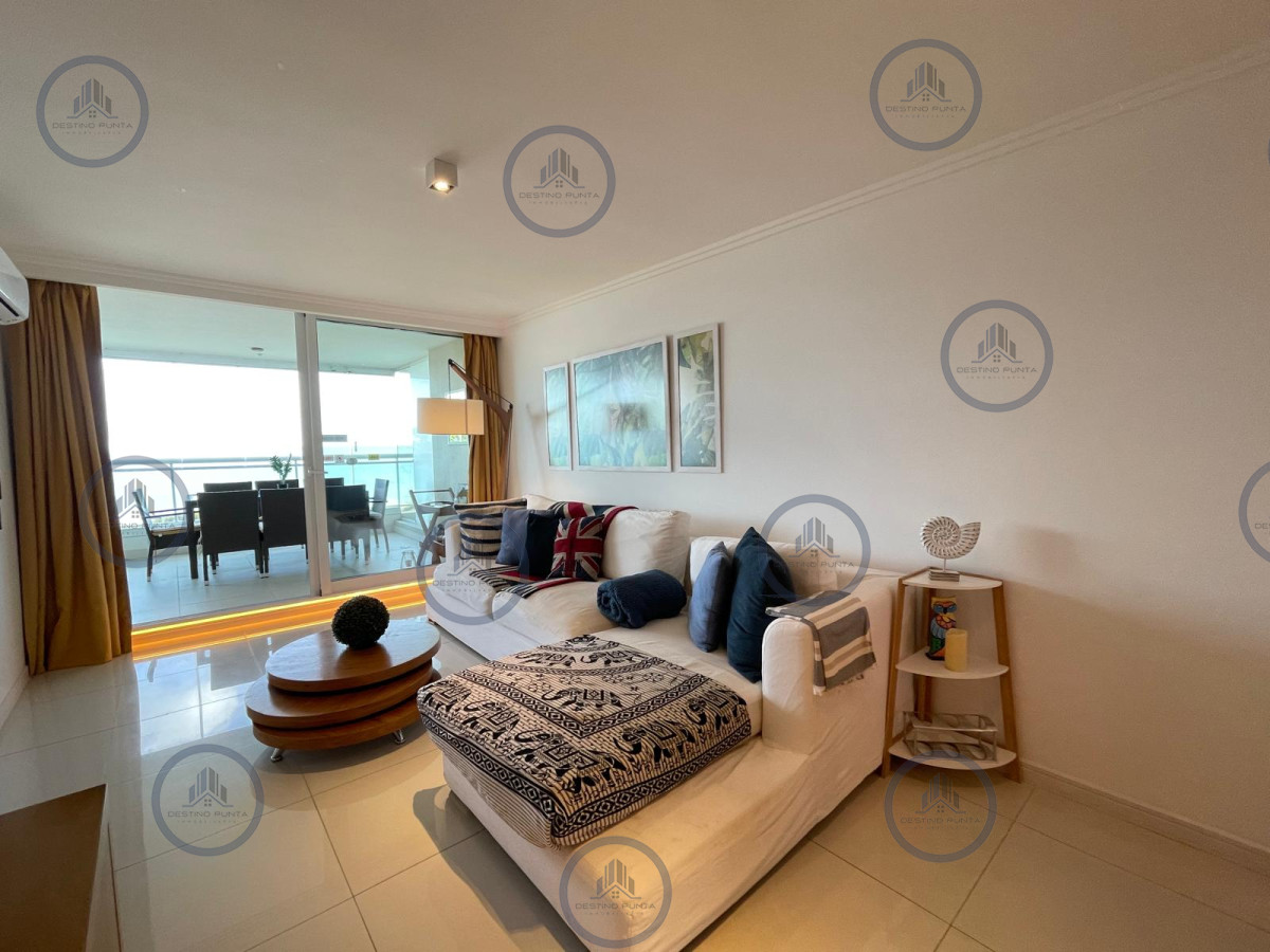 Apartamento ID.2878 - Apartamento de 2 Dormitorios en Primera Línea de Playa Mansa, en Punta del Este 