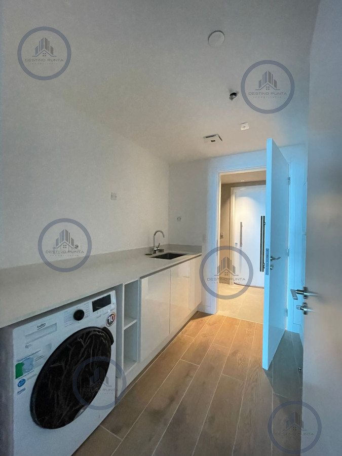 Apartamento ID.3260 - Apartamento en torre Trump, 1 Dormitorio y Medio, Alquiler Anual. Primera Línea Playa Brava