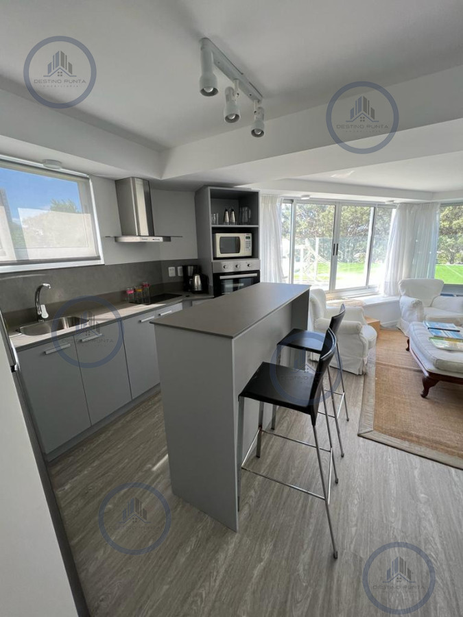 Apartamento de 1 dormitorio en alquiler anual en torre moderna con servicios — fotografía 2