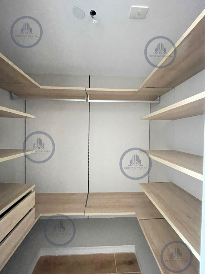 Apartamento ID.3260 - Apartamento en torre Trump, 1 Dormitorio y Medio, Alquiler Anual. Primera Línea Playa Brava