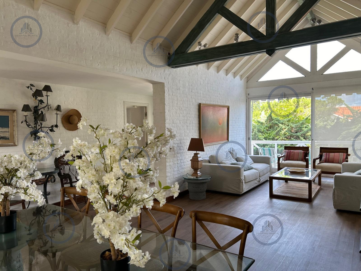 Muy buena casa de 5 Dormitorios en Playa Mansa — fotografía 3
