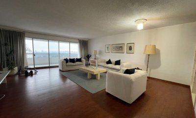 Apartamento 3 dormitorios de grandes dimensiones semi-reciclado en Punta del Este